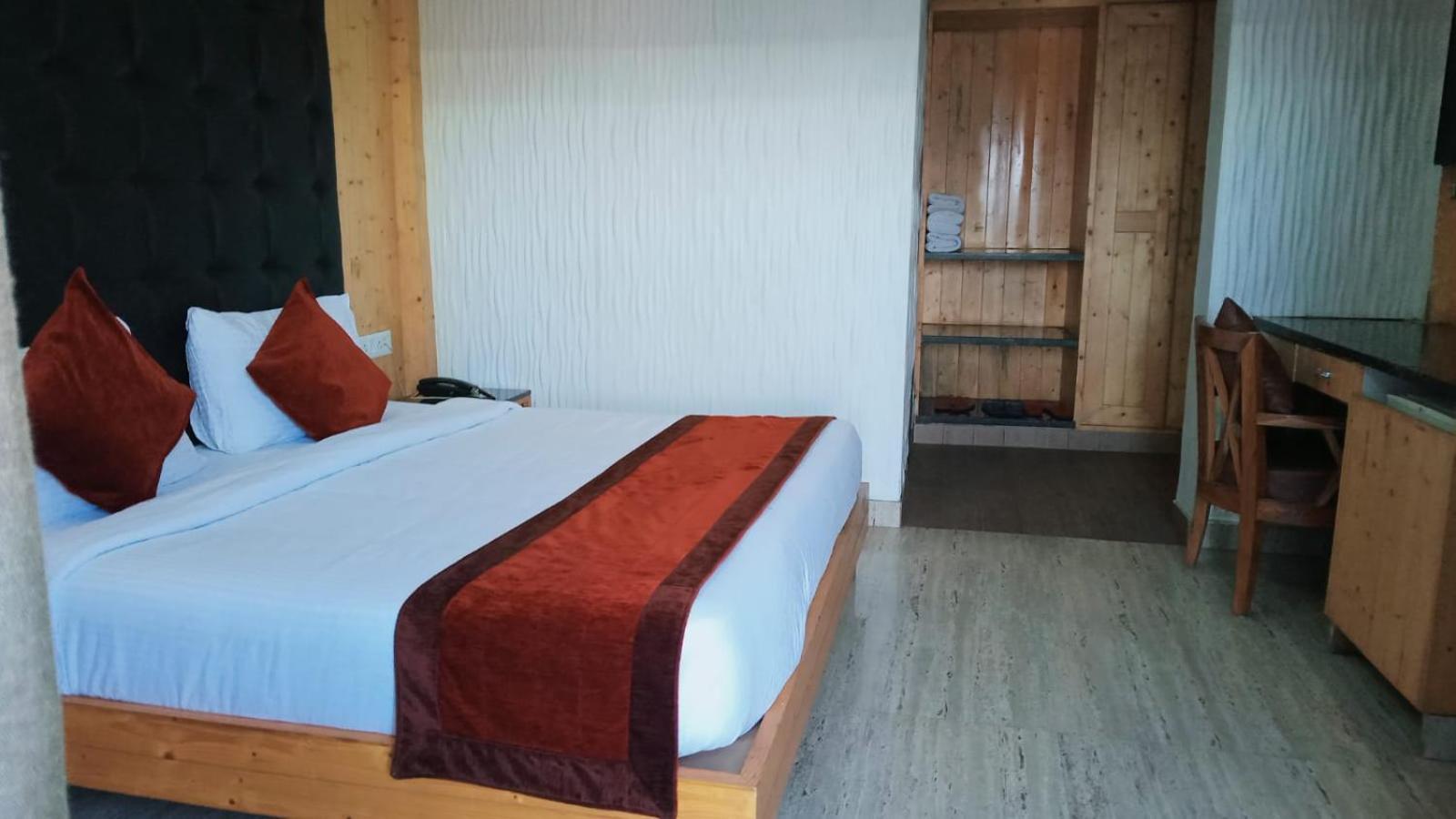 Blue Pine Resort Lansdowne Eksteriør bilde